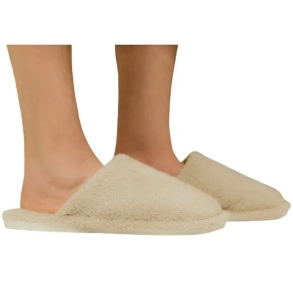NWT Luxury Soft Solid Beige Slippers - Picture 3 of 7